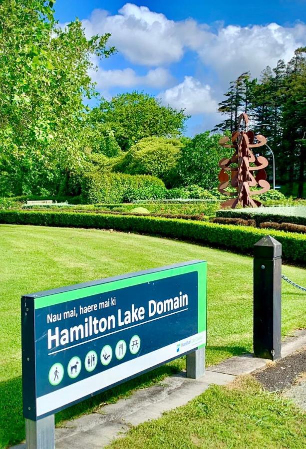 2 Bedroom Home Away From Home Near Cbd & Private Parking Hamilton Exterior foto